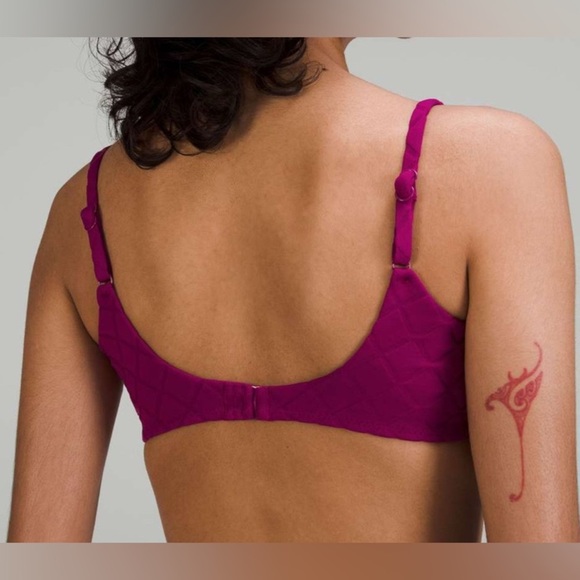 NWT Lululemon Diamond Grid Swim Top *A/B Cup- Magenta Purple/ Size 6 - Picture 2 of 7